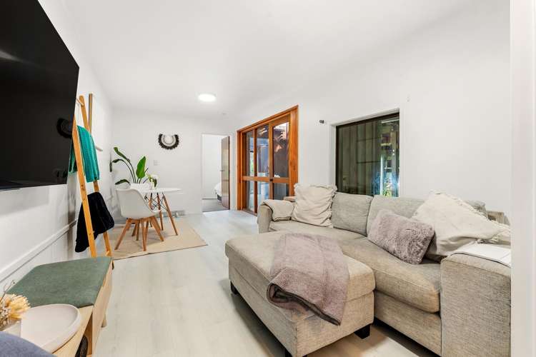 73 Roberts Road Matakatia_19