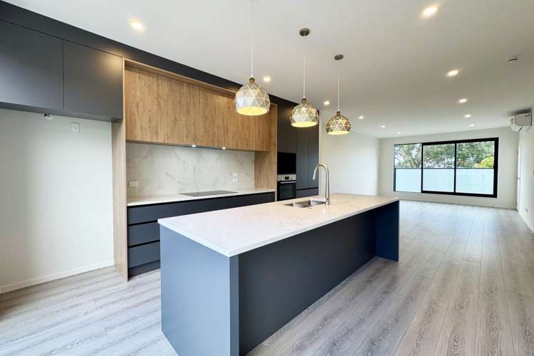 3/20 Penzance Road_4