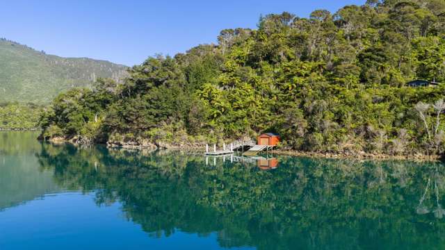 Jetty, boatshed and build site - ready for you