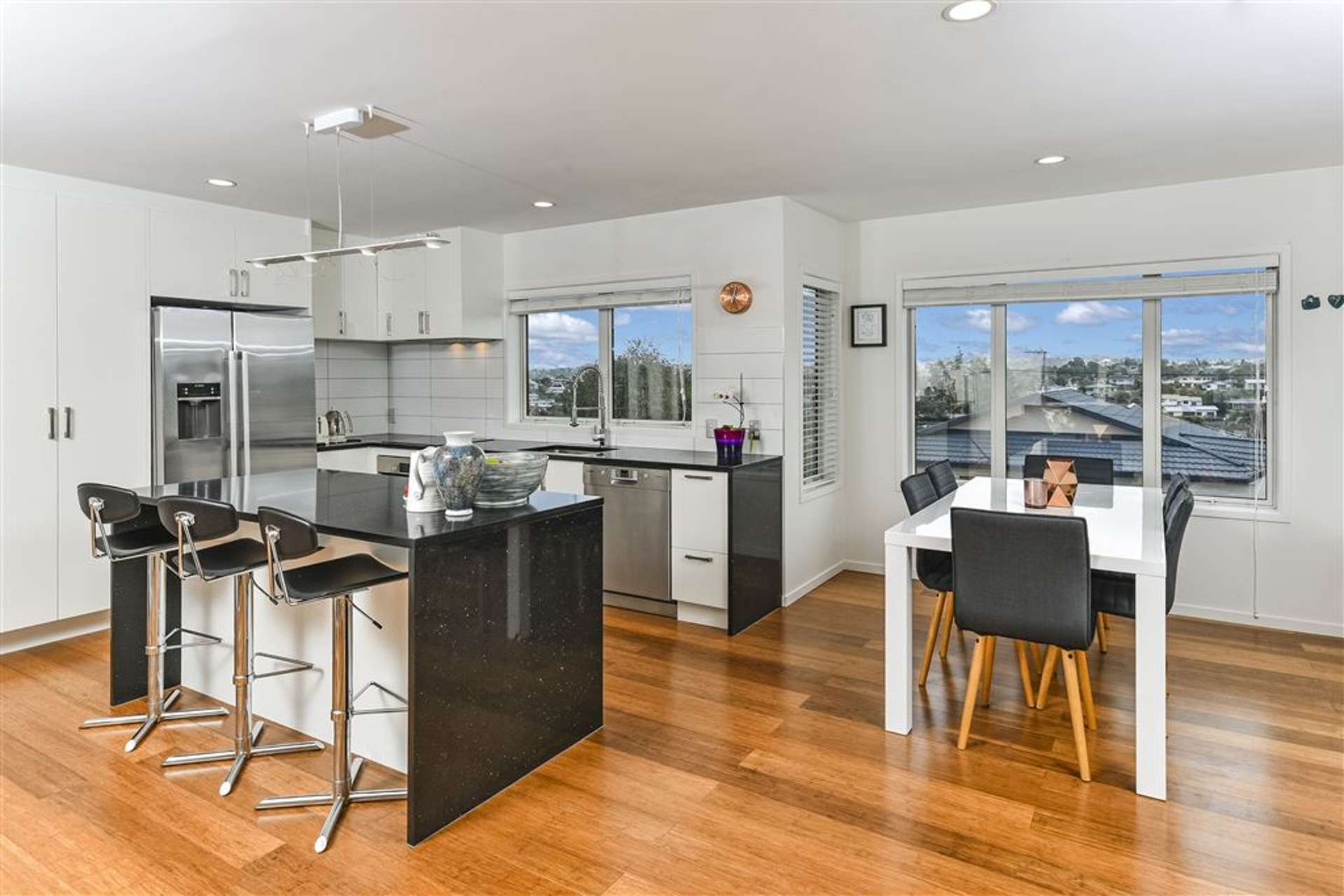 2/10 Webb Place Forrest Hill_0