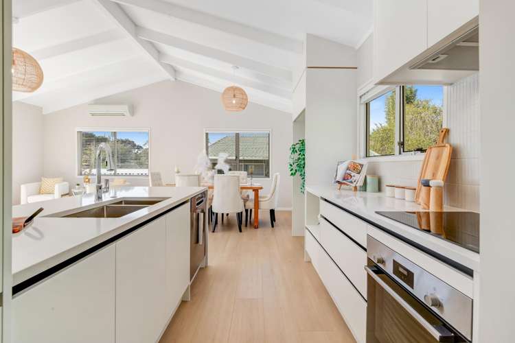 82 Ayton Drive Totara Vale_10