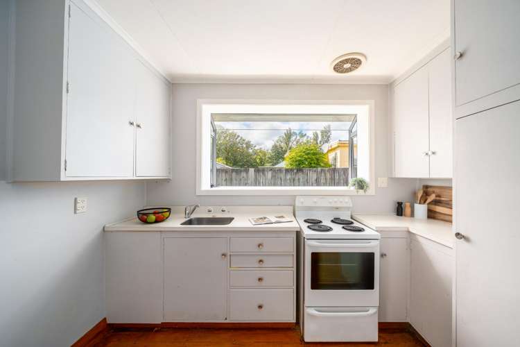 6 Young Grove Stokes Valley_6