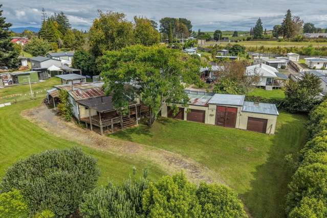 Classic Kiwi Bach on a Massive Section!