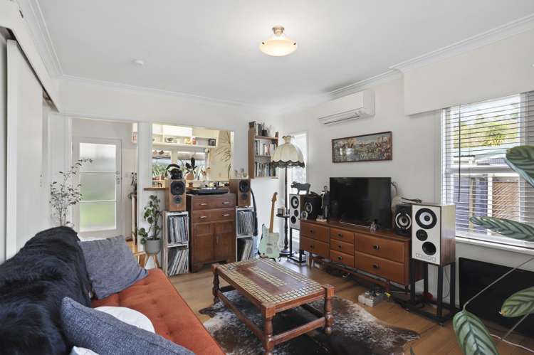 2/2 Earl Road Titirangi_8
