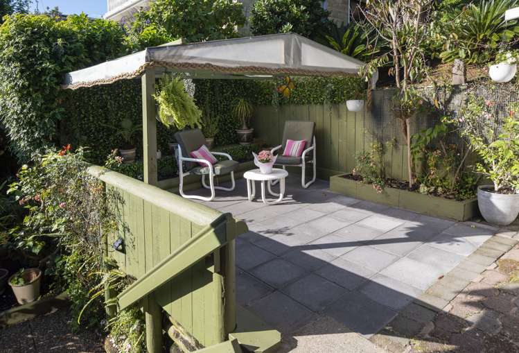 84 The Parade Island Bay_22