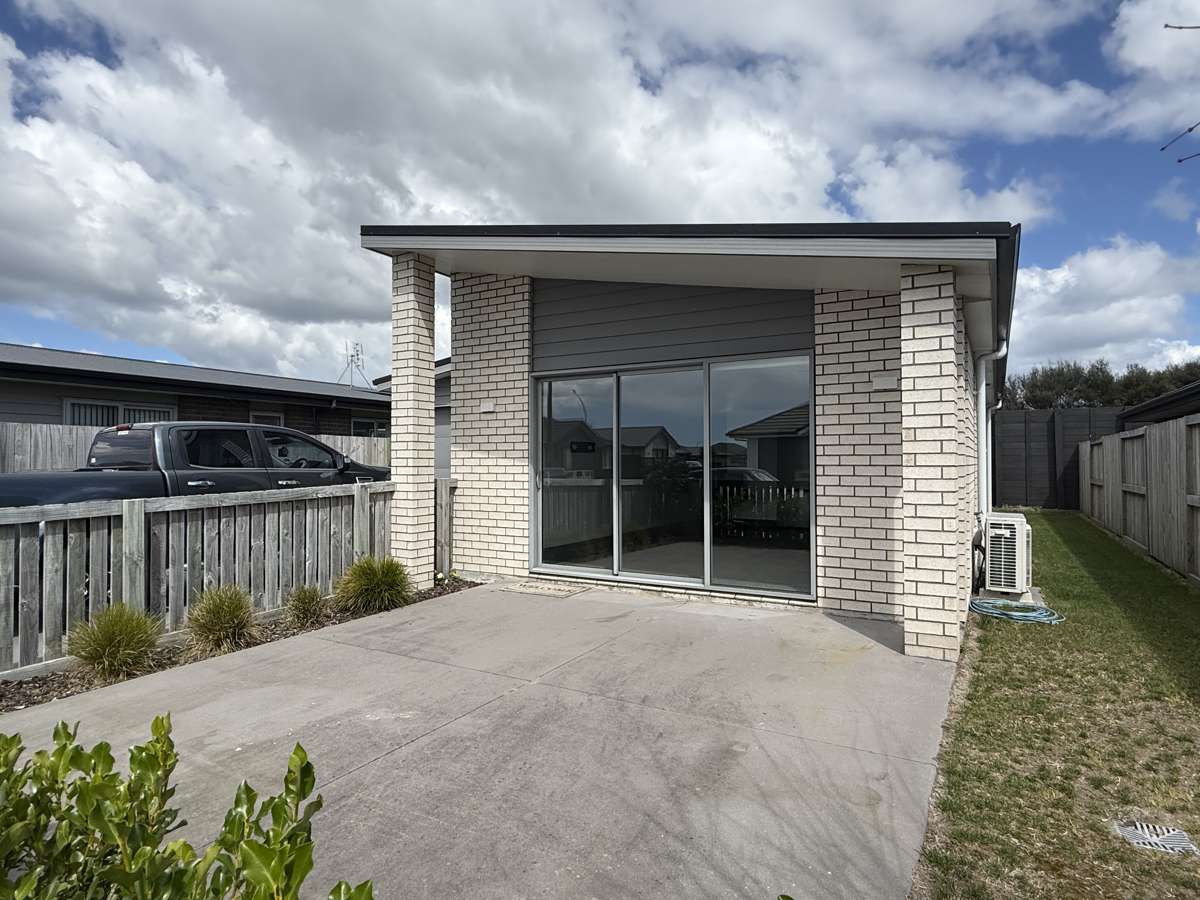 Modern, easy, Papamoa living 1