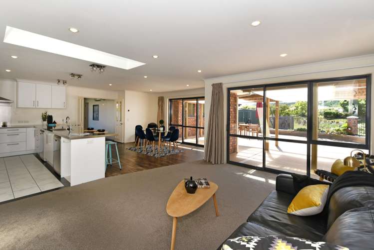 6 Ken Wadsworth Way Stoke_1