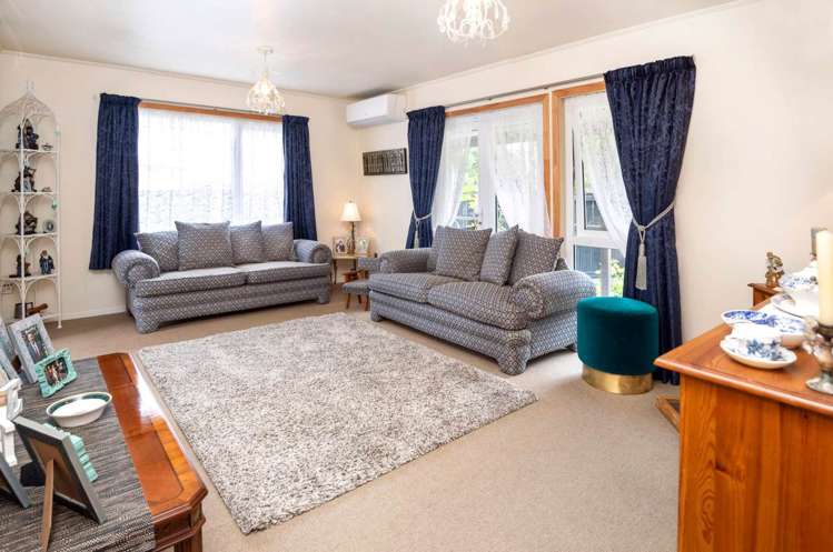 12 Orinda Close Botany Downs_1