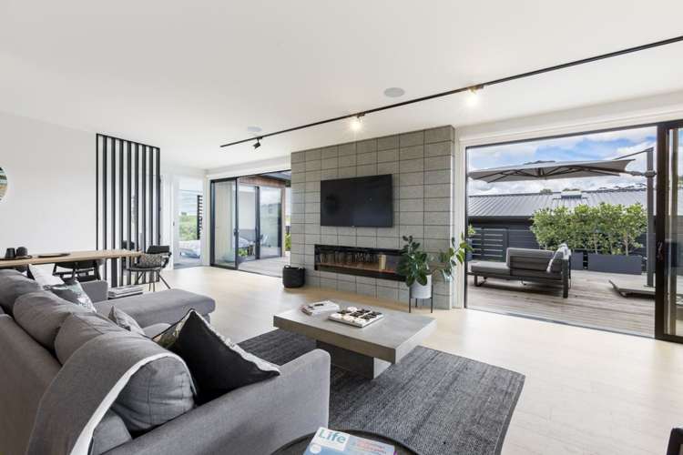 10 Laly Haddon Place Matakana_13