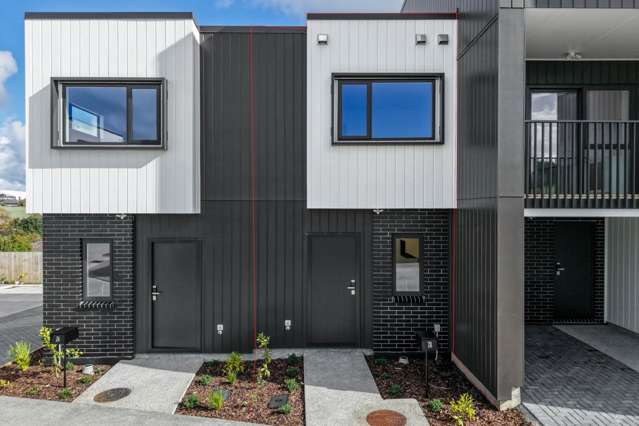 Brand New Sunny 2 Bedroom On the Heights