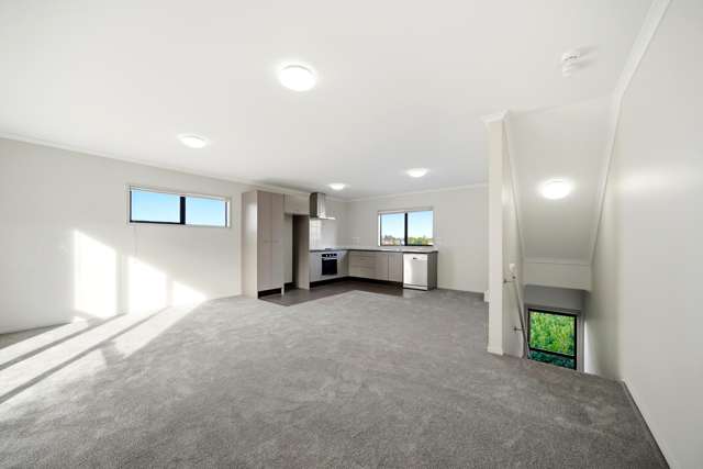 205/172 McLeod Road Te Atatu South_3