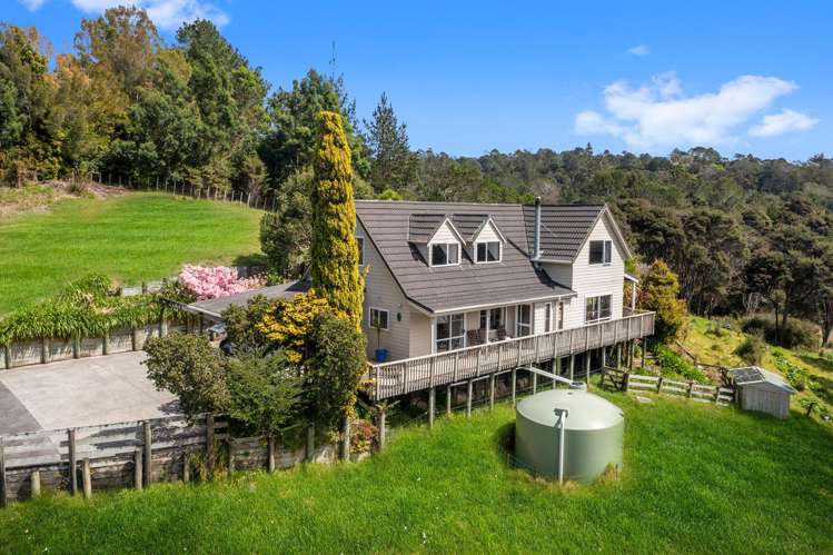 1180 East Coast Road Redvale_28