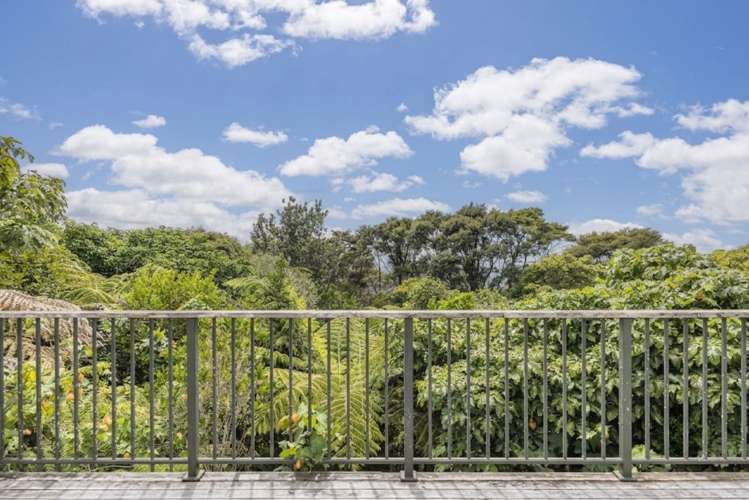 453 Scenic Drive Waiatarua_17