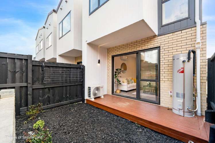 16 Papatahi Lane Flat Bush_12