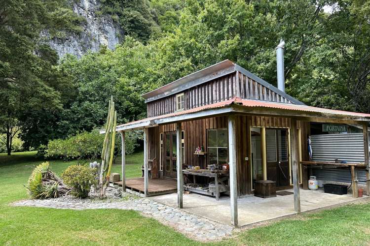 407 Hamama Road Takaka_18