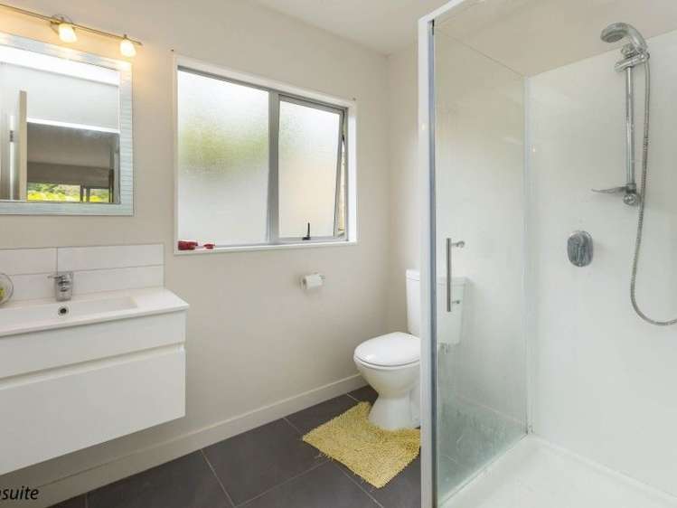 33 Forest Road Pinehaven_17