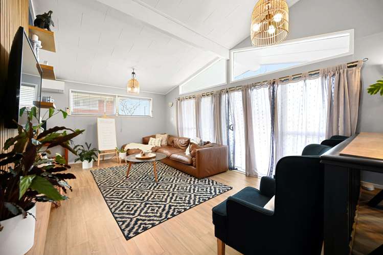 15 Garden Heights Avenue Glenview_2