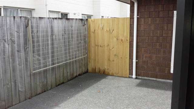 2/173 Knighton Road Hillcrest_2