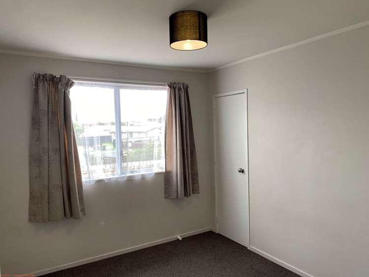 8 Haumia Way Otara_5