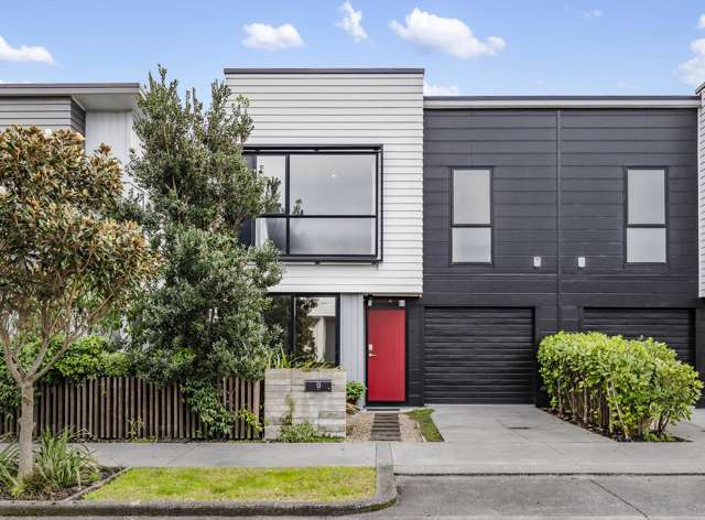 One to love – Spacious duplex, tandem garage