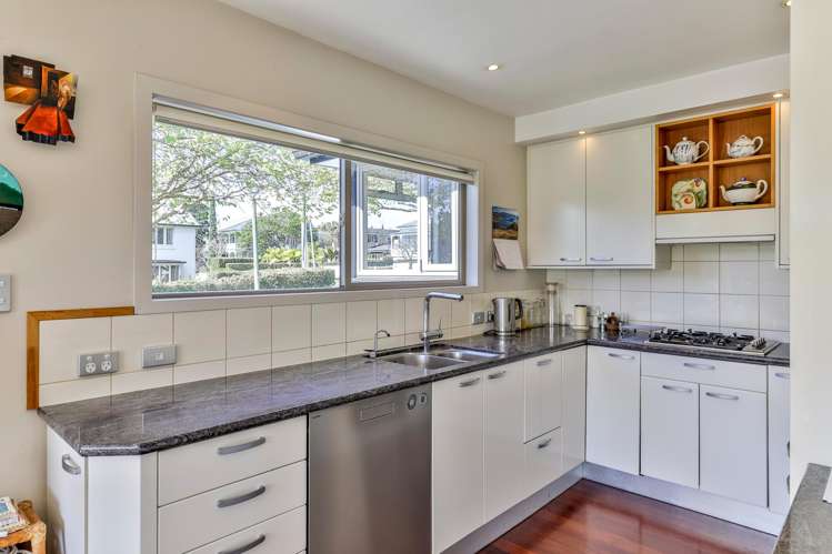1/2 Marine Parade Herne Bay_11