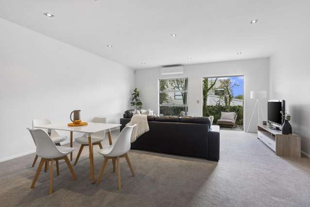 20/40 Scarlet Oak Drive Schnapper Rock_4