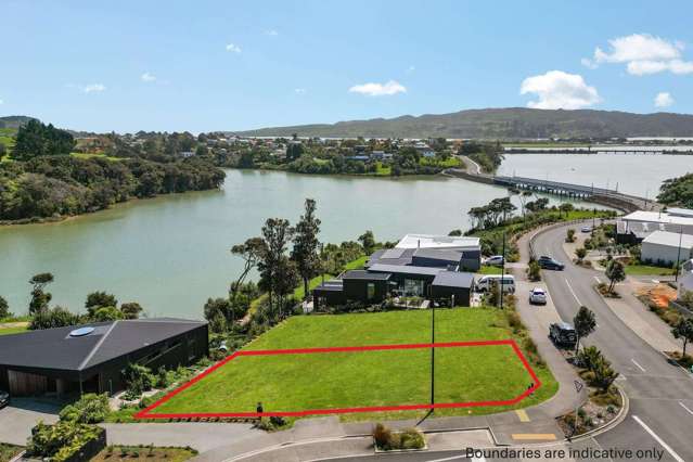Rare Stage 1 section with harbour views!