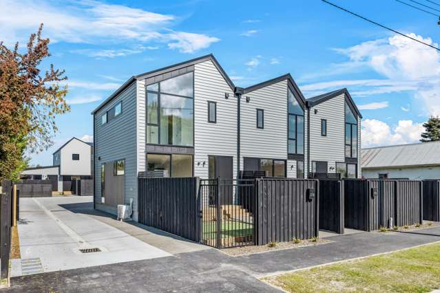 2 Bed/ 2 Bath/ Carpark - Brand New