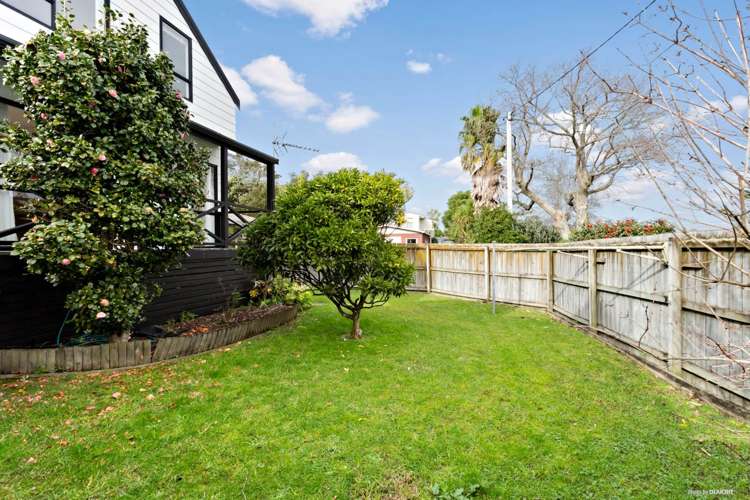 2/4 Manuka Road Glenfield_5