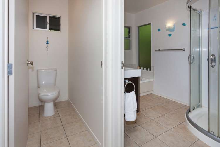 126 Oratia Place Onemana_15