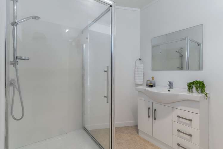 25 Riverpark Crescent Henderson_15