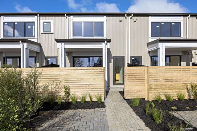 Elegant & Modern Terraced Home in Auranga, Karaka