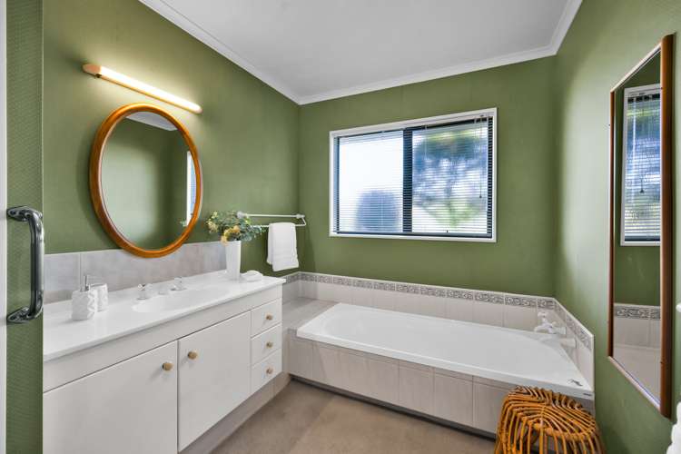 1/2 Waiwera Place Merrilands_8