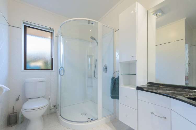 14 Pettit Place The Wood_19