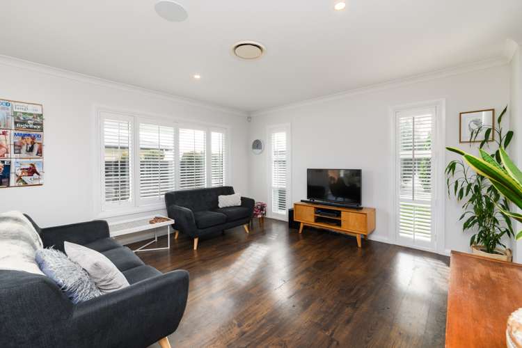 7 Roots Street East Feilding_20