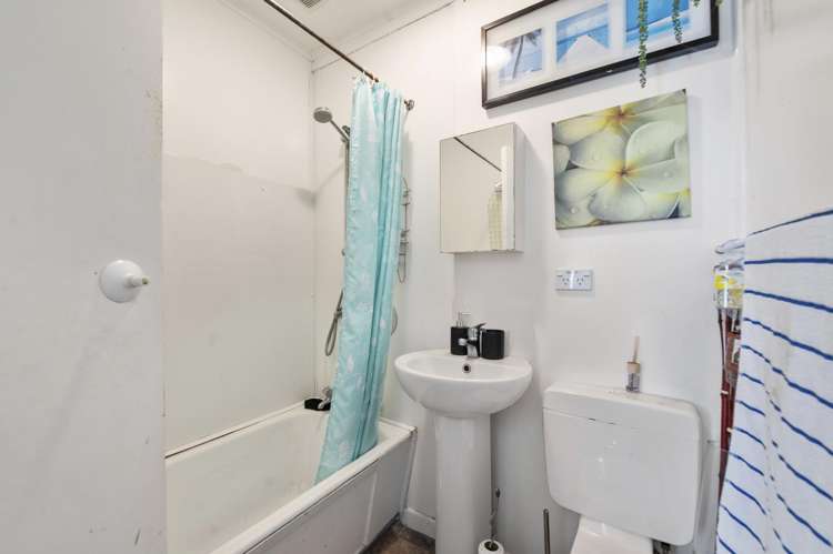 47 & 49 Miller Street Glenholme_16