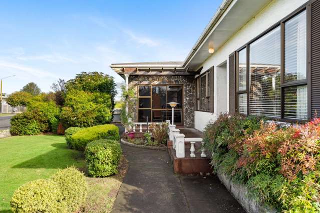 1412 Woodstock Avenue Mayfair_3