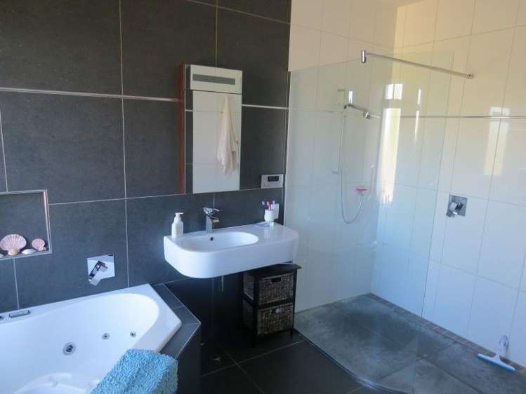 11 Cochrane Road Ngahinapouri_7