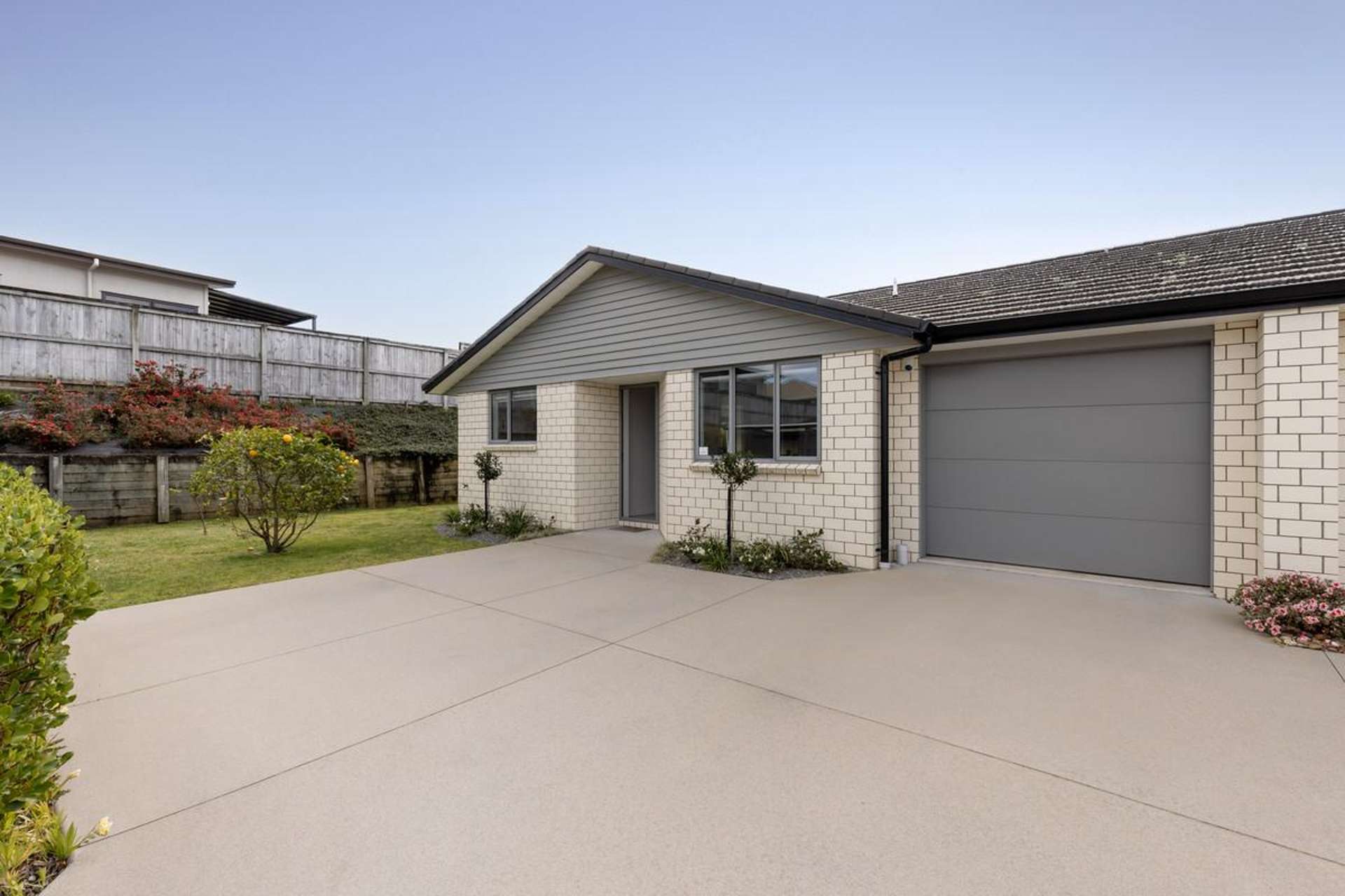 2/4 Greystone Place Omokoroa_0