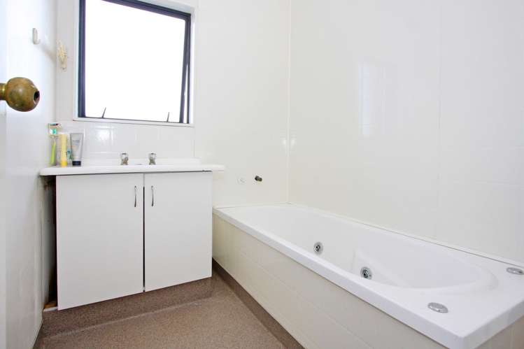 59 Maplesden Drive Clendon Park_9