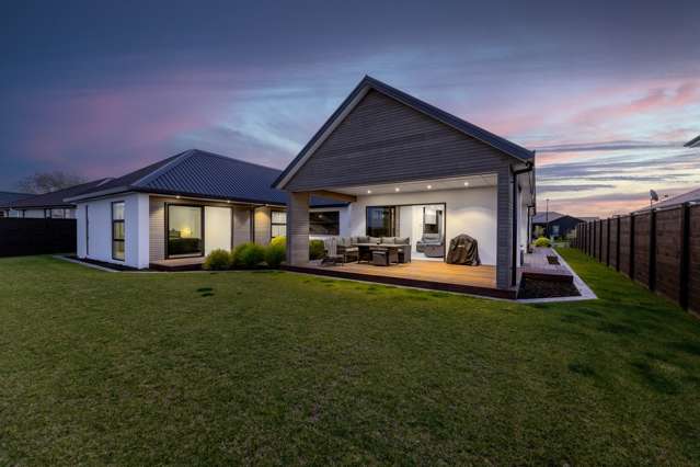 Elegant five bedroom home with Kaimai Views