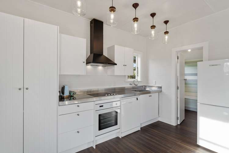 6 Kapiti Lane Otaki Beach_8