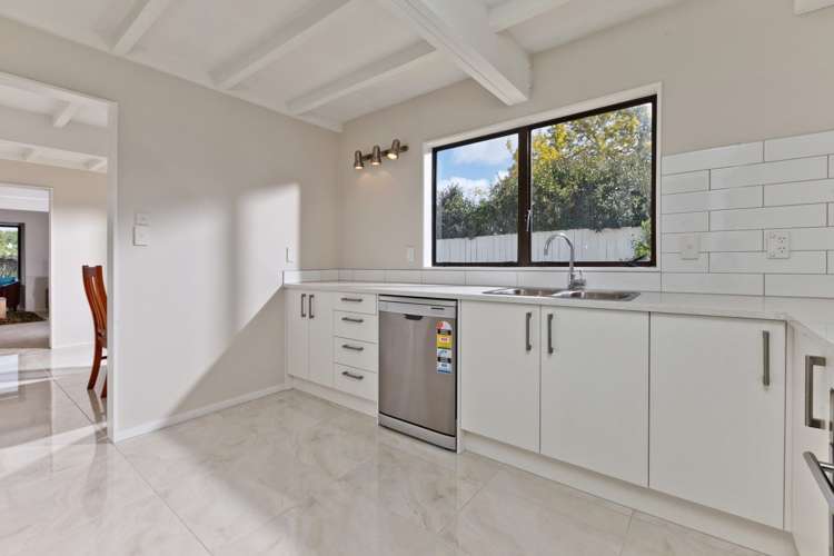2/8 Gladstone Road Northcote_5