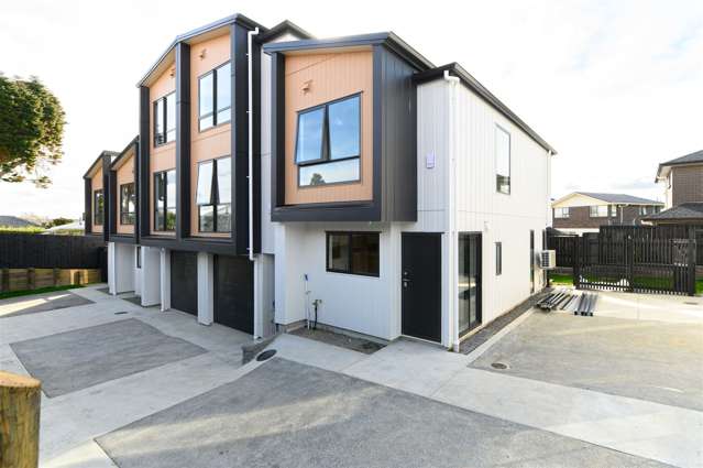 2/11 Scanlen Terrace Kelston_2