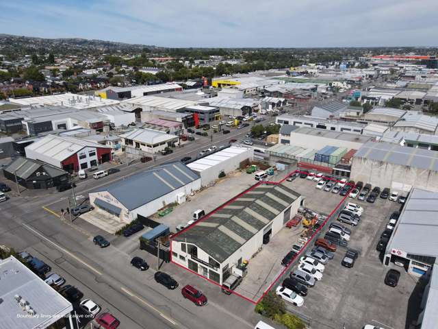 Sydenham workshop/warehouse with yard