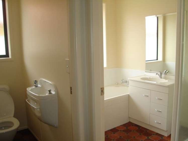 15 Nobleman Place Hamilton East_9