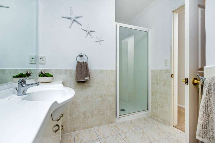 18 Saint Clair Place Browns Bay_19