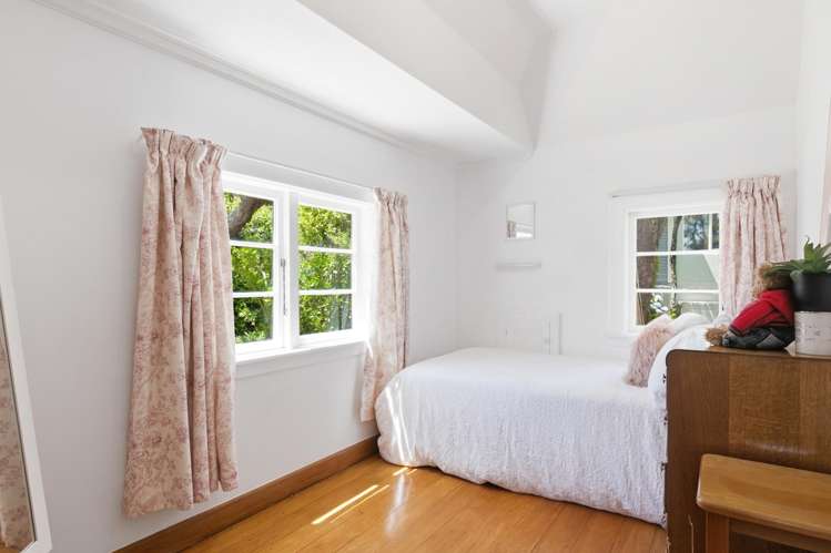 17 and 19 Benares Street Khandallah_19