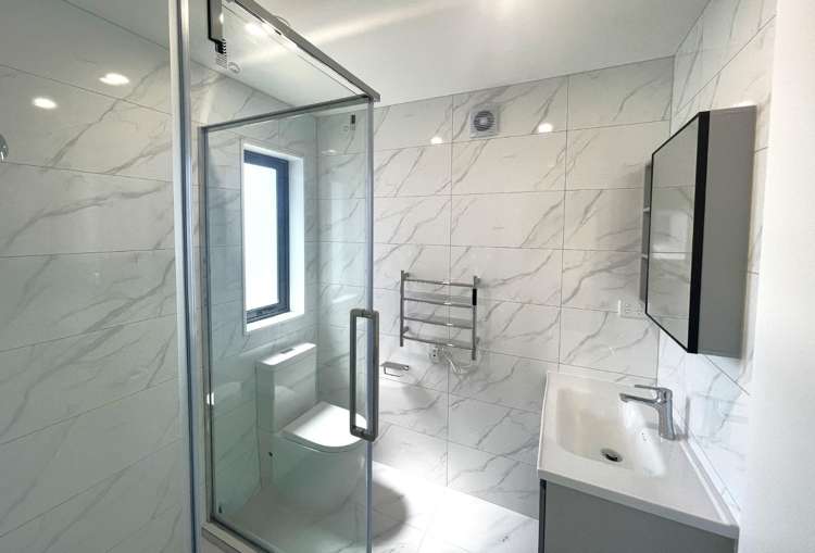 B/54 Royal View Road Te Atatu South_7