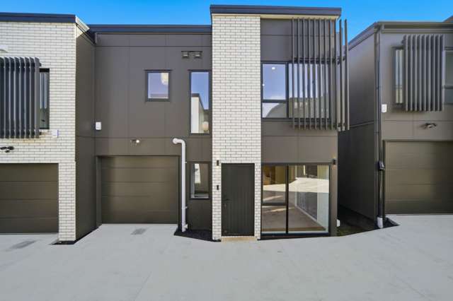 Contemporary Living in Sought-After Sunnyhills